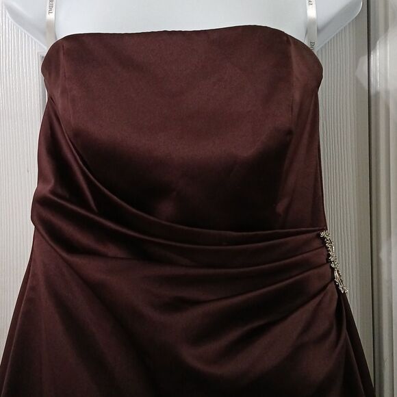 David's Bridal Brown Satin Gown with Side Drape and Brooch Sz 8 Style 8567 EUC - Picture 6 of 12